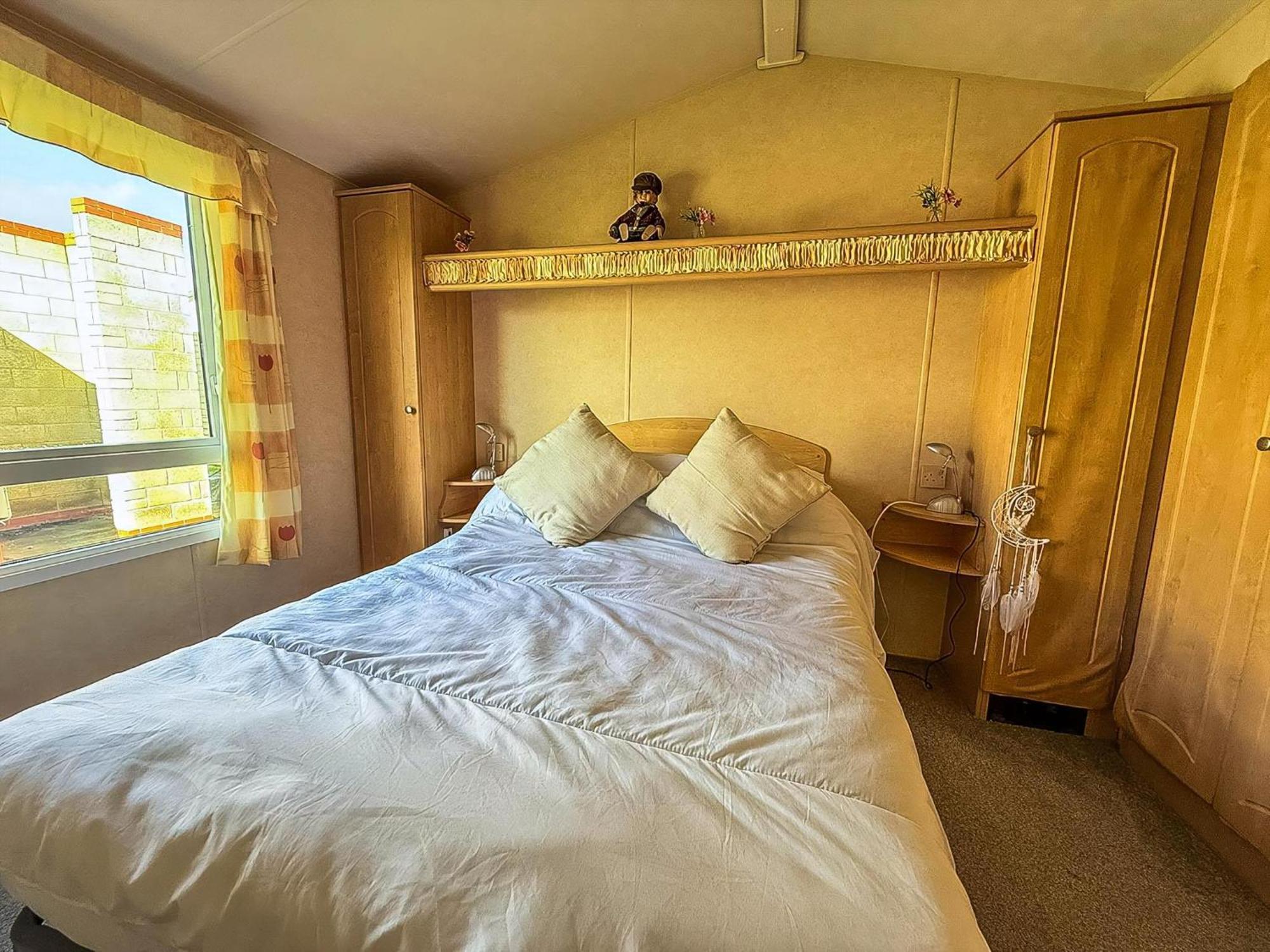 Lovely 6 Berth Caravan At Naze Marine Holiday Park In Essex Ref 17003C Walton-on-the-Naze Extérieur photo