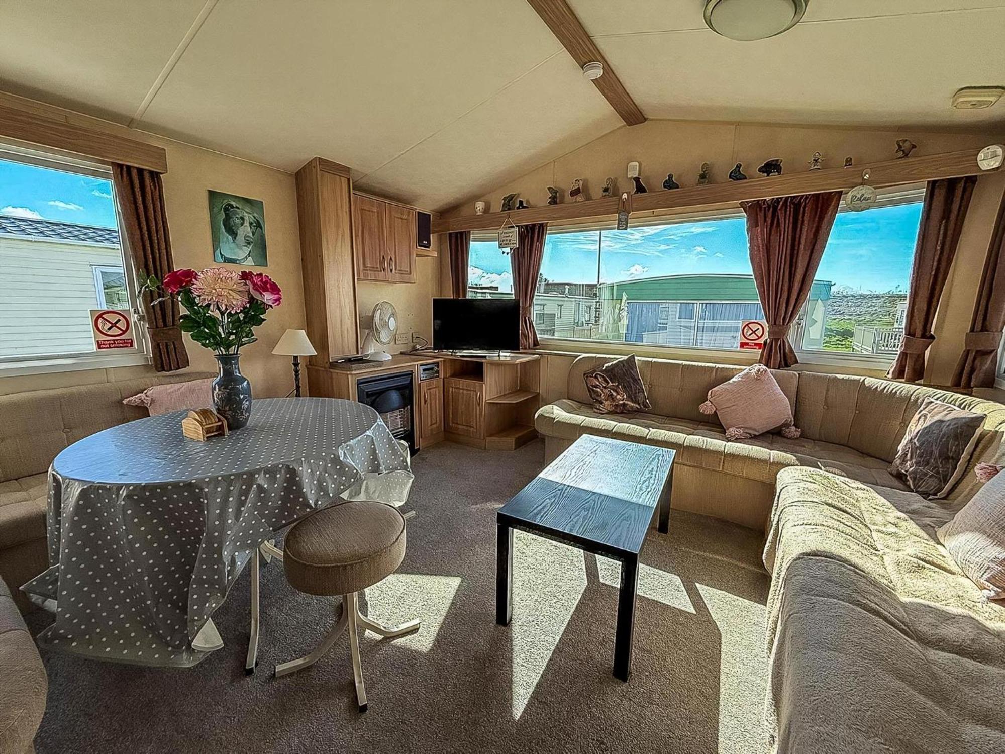 Lovely 6 Berth Caravan At Naze Marine Holiday Park In Essex Ref 17003C Walton-on-the-Naze Extérieur photo